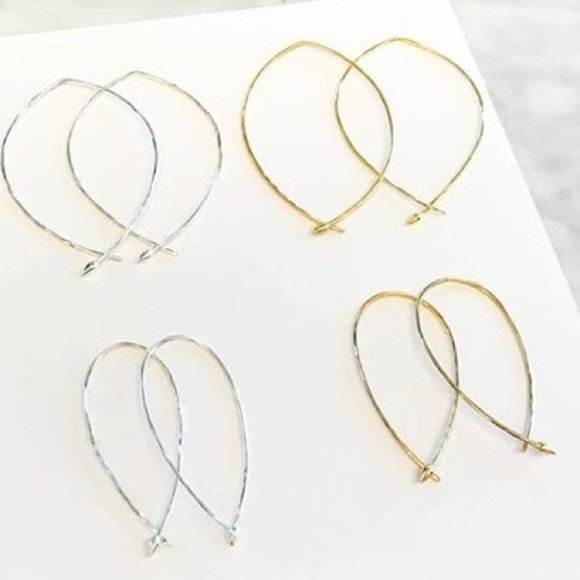 :: Stella & Dot | [GOLD] Hammered Wire Small Hoops Retired - Picture 8 of 9